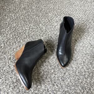 Eileen Fisher Size 8 Black Leather Trail Ankle Boots Heeled Pointed Toe Zip